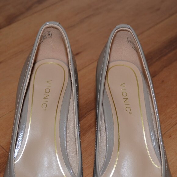 Vionic Women’s Carmel Patent Leather Chunky Comfort Round Toe Heel Taupe 6 wide - Picture 11 of 12